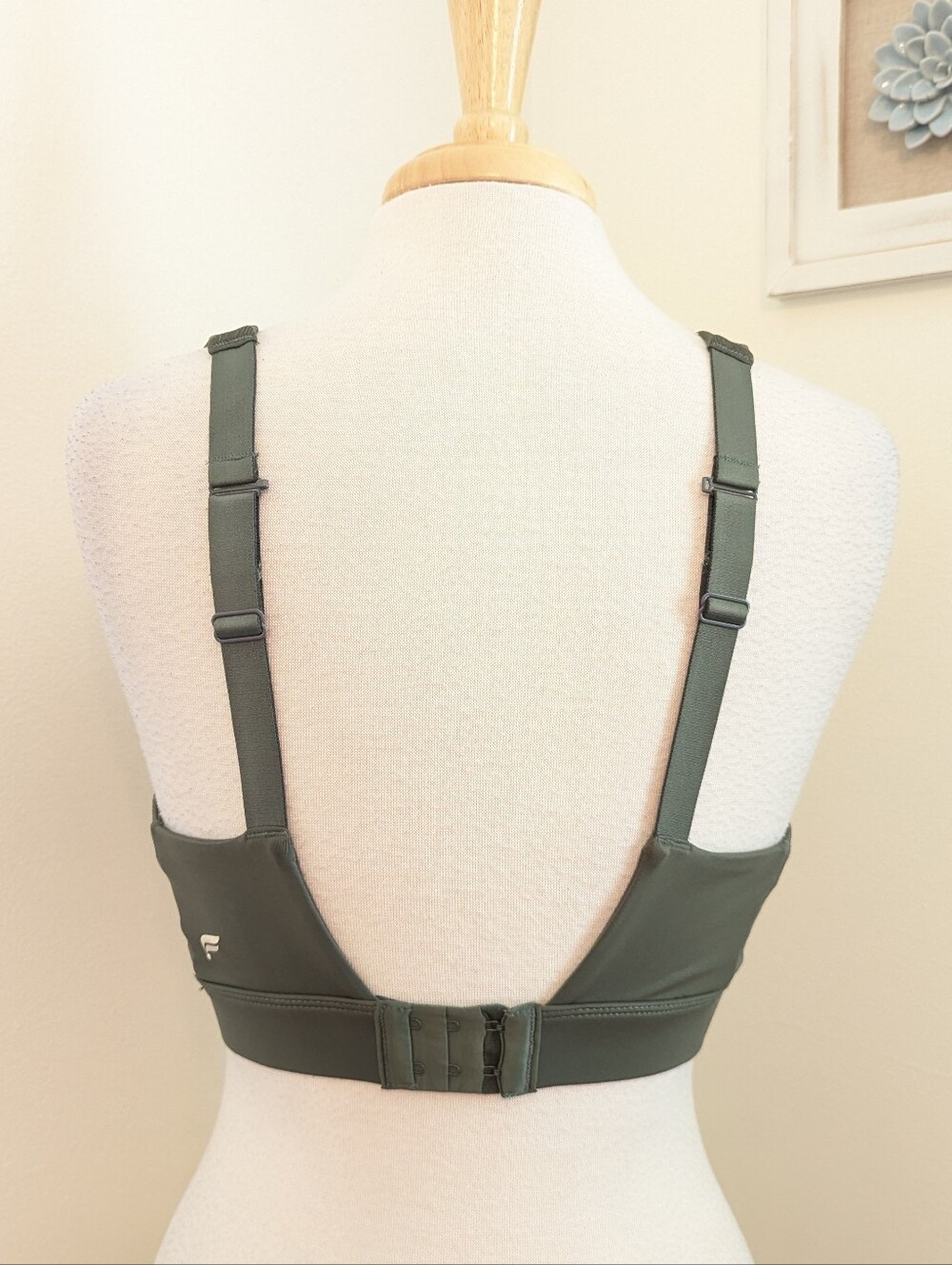 Fabletics All Day Every Day Adjustable Convertible Sports Bra Safari Green M - Picture 9 of 12